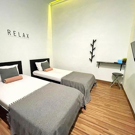 Room Ijen Hostel Banyuwangi  Exteriör bild