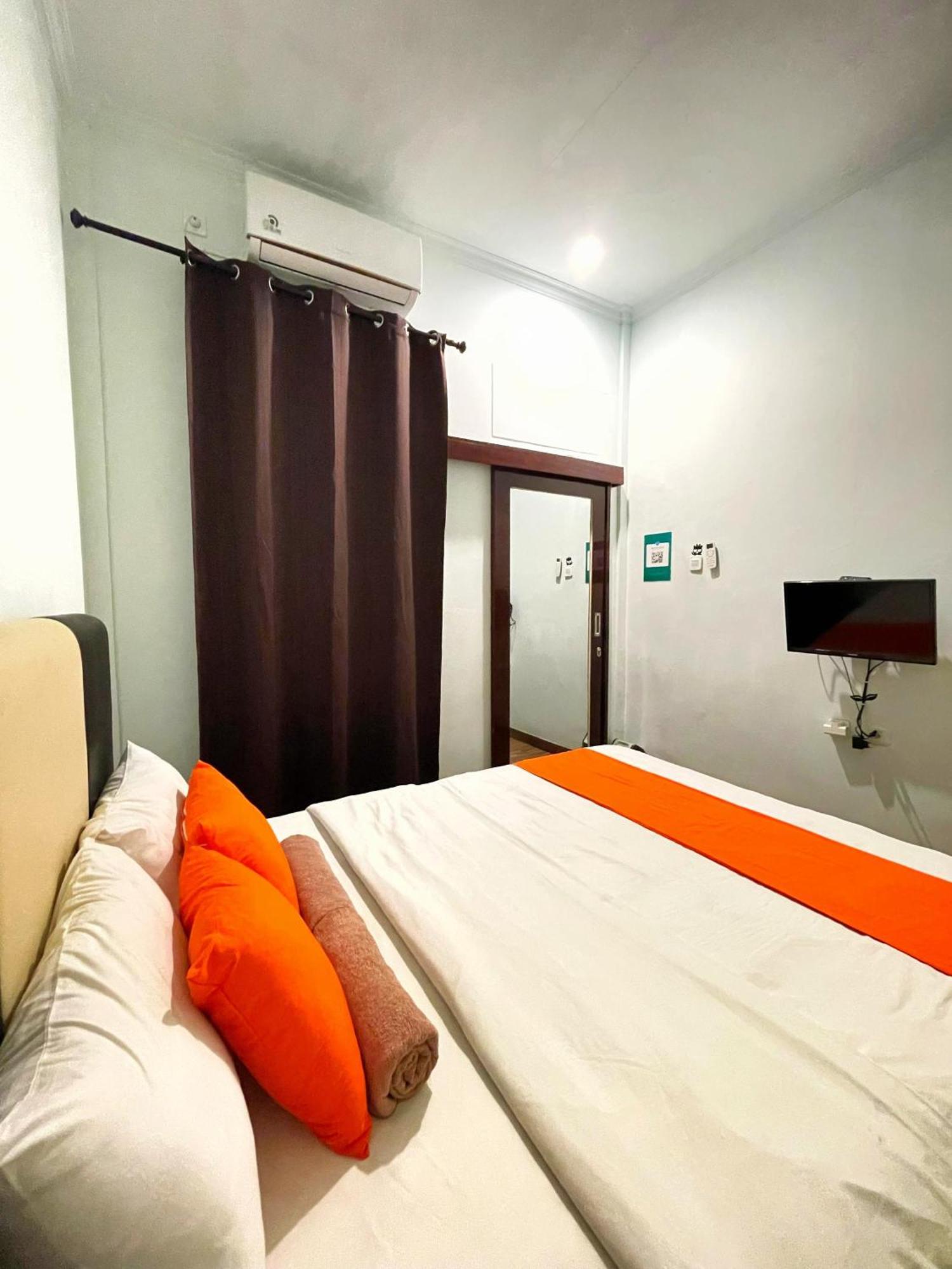 Room Ijen Hostel Banyuwangi  Exteriör bild