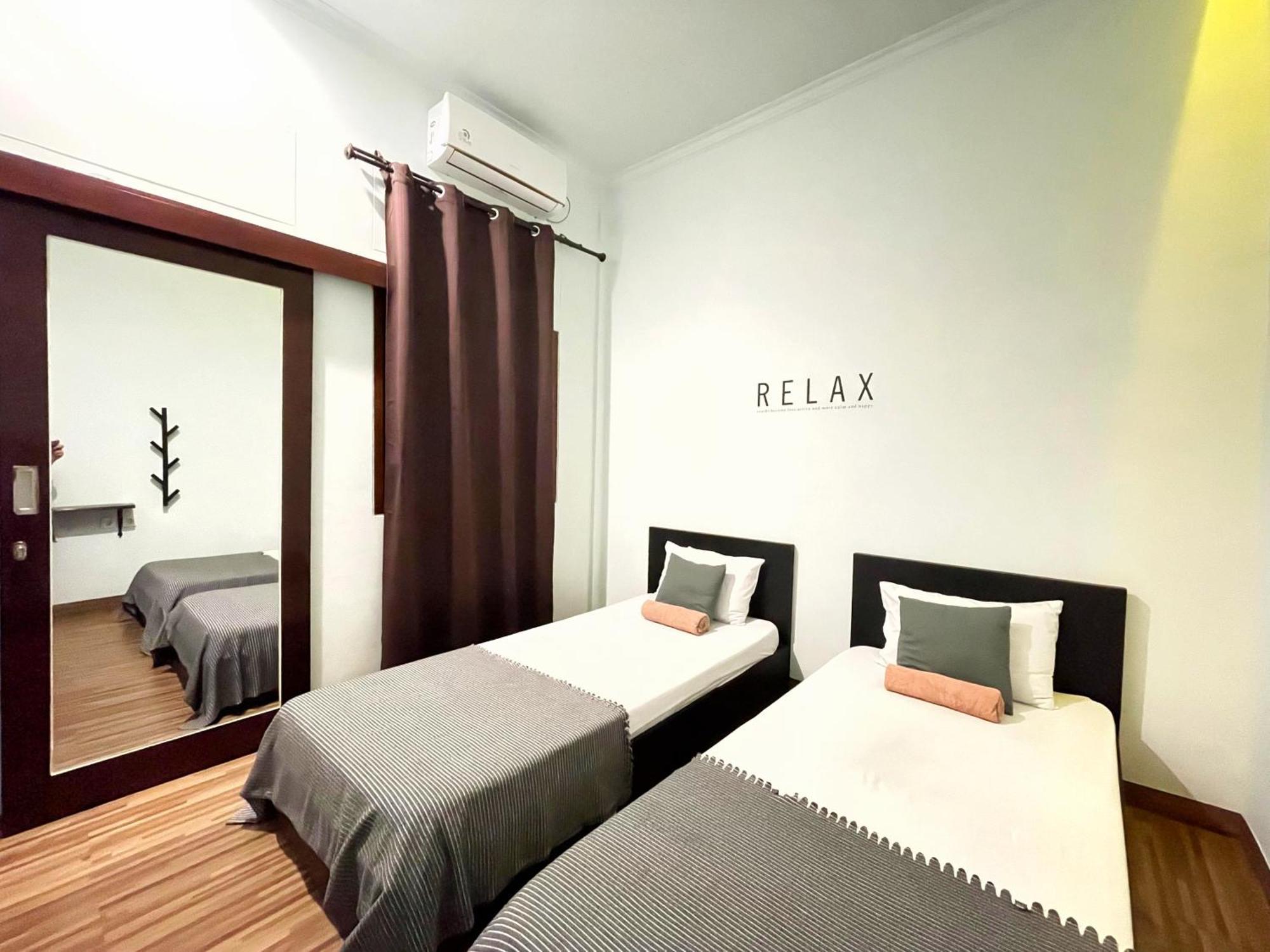 Room Ijen Hostel Banyuwangi  Exteriör bild